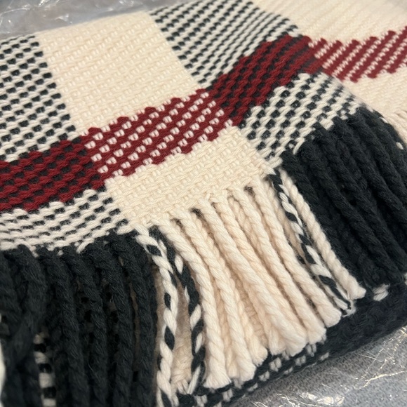 NEW $1,050 Burberry Jumbo Check Textured Wool Scarf - Picture 4 of 14